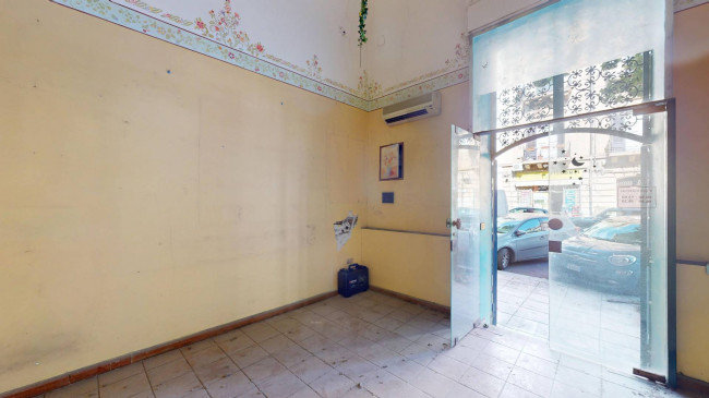 Locale commerciale in vendita