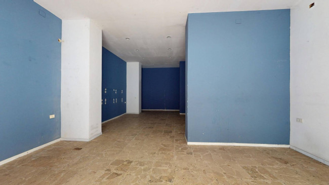 Locale commerciale in vendita