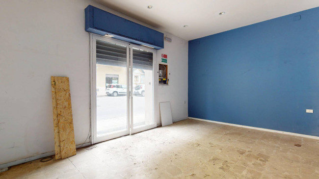 Locale commerciale in vendita