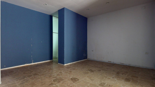 Locale commerciale in vendita