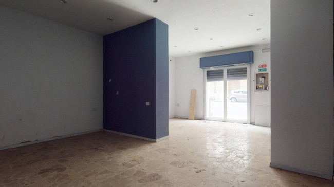 Locale commerciale in vendita