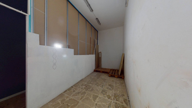 Locale commerciale in vendita