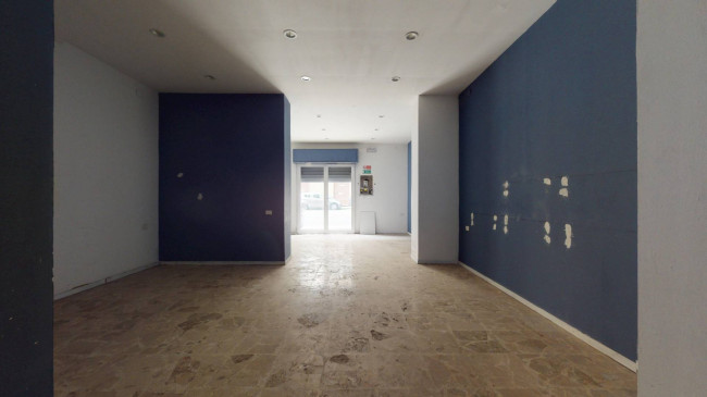 Locale commerciale in vendita