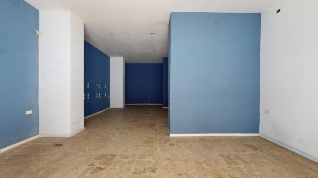 Locale commerciale in vendita