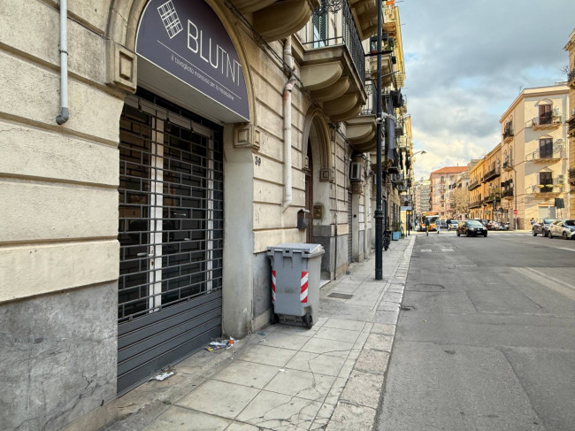 Locale commerciale in vendita