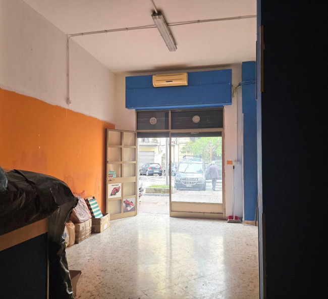 Locale commerciale in vendita