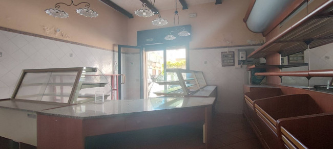 Locale commerciale in vendita