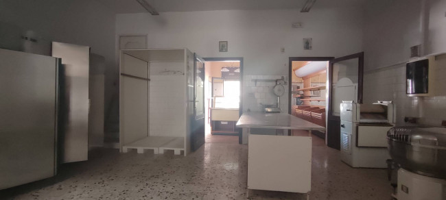 Locale commerciale in vendita
