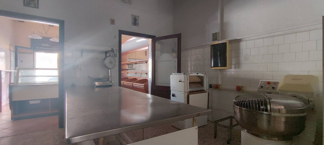 Locale commerciale in vendita