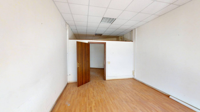 Locale commerciale in vendita