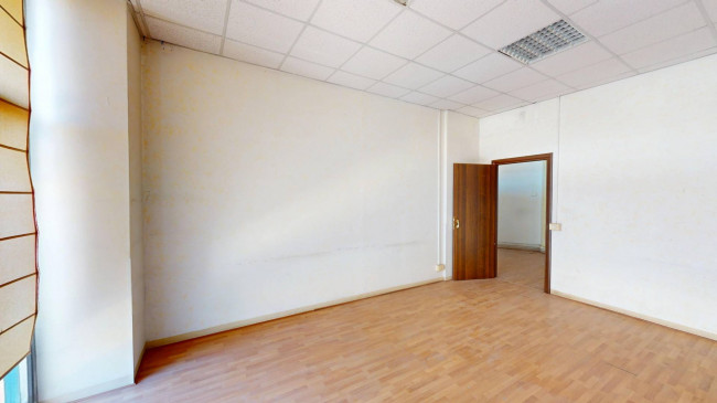 Locale commerciale in vendita