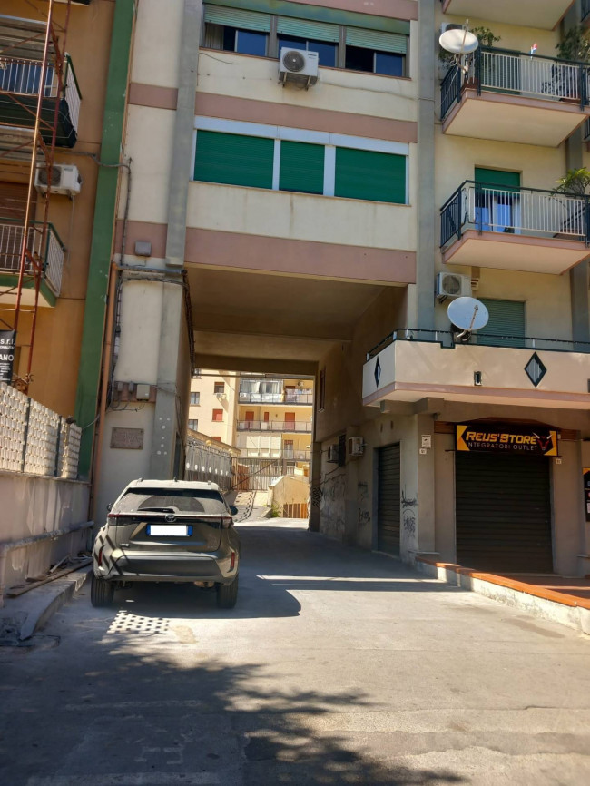 Locale commerciale in vendita