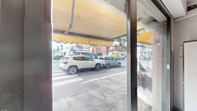 Locale commerciale in affitto