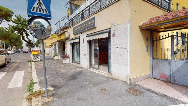 Locale commerciale in affitto
