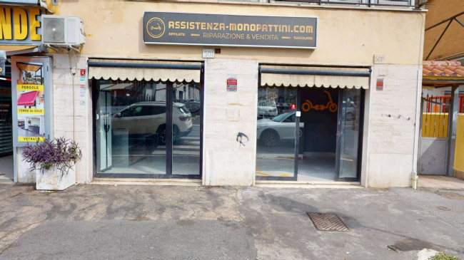 Locale commerciale in affitto