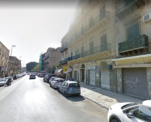 Locale commerciale in affitto