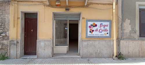 Locale commerciale in vendita