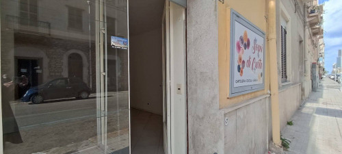 Locale commerciale in vendita