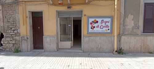Locale commerciale in vendita