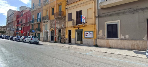Locale commerciale in vendita