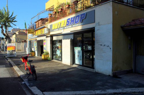 Locale commerciale in affitto