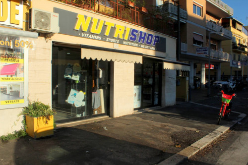Locale commerciale in affitto