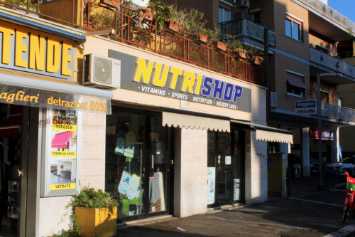 Locale commerciale in affitto