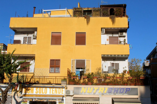 Locale commerciale in affitto