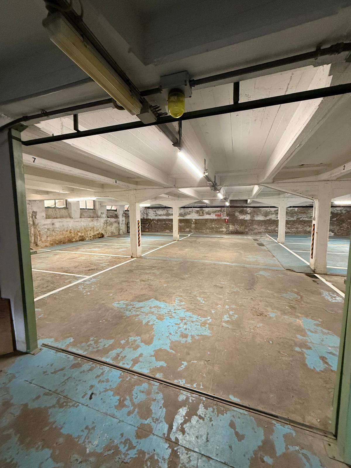 Garage in Affitto