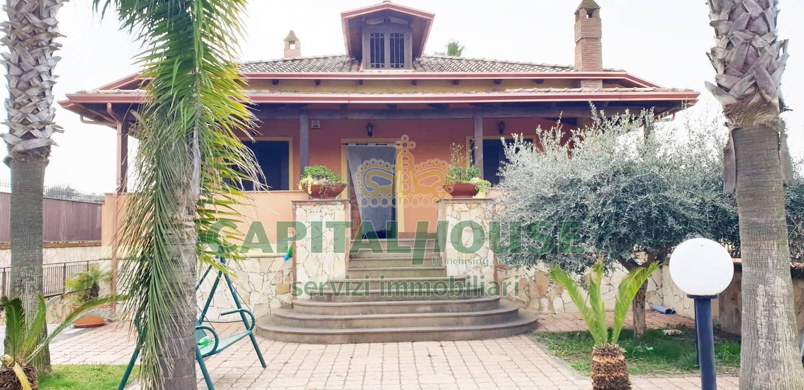 villa in via masseria vecchia a Giugliano in Campania