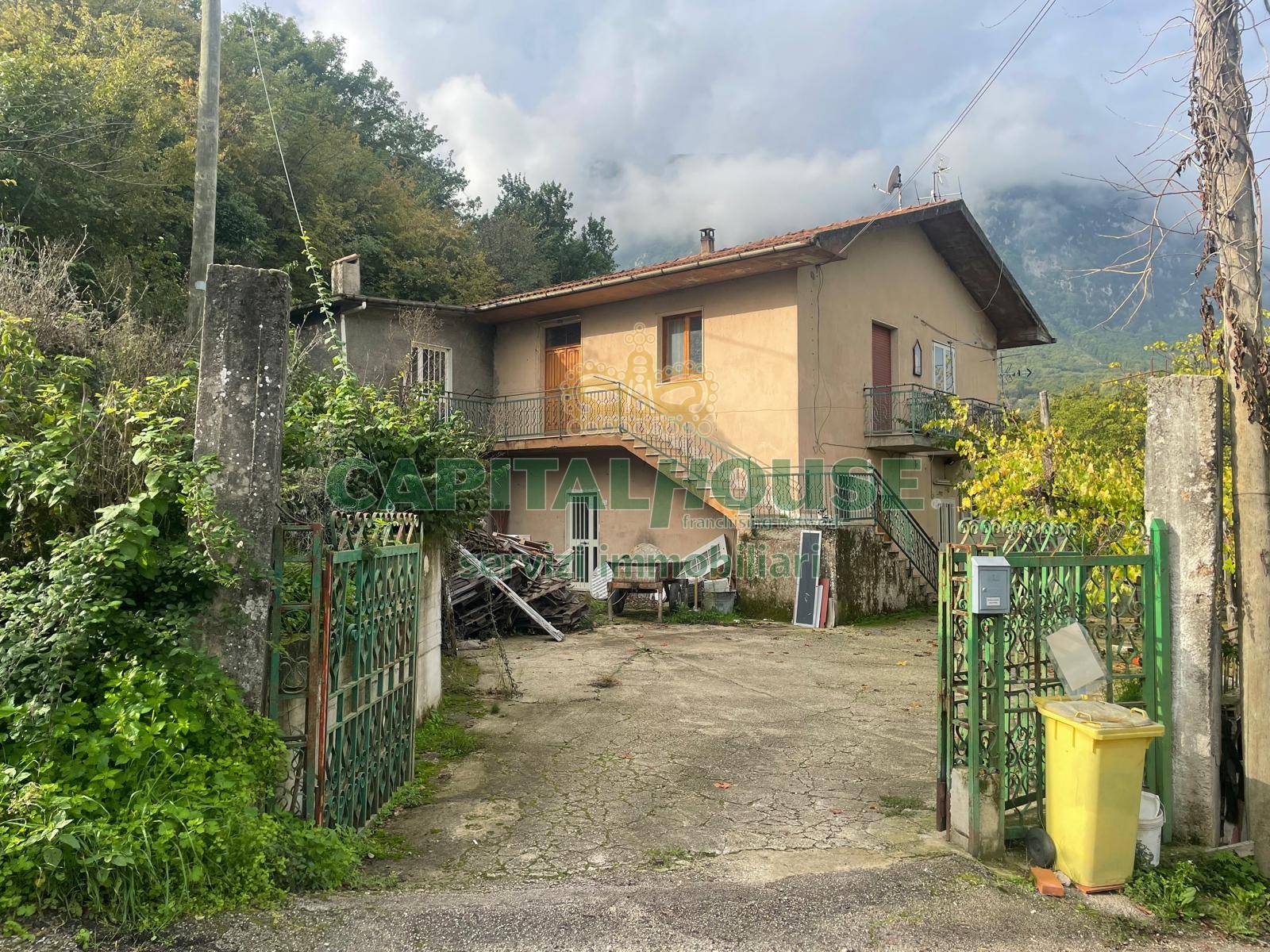 Casa semi-indipendente in vendita a Sant'angelo A Scala (AV)