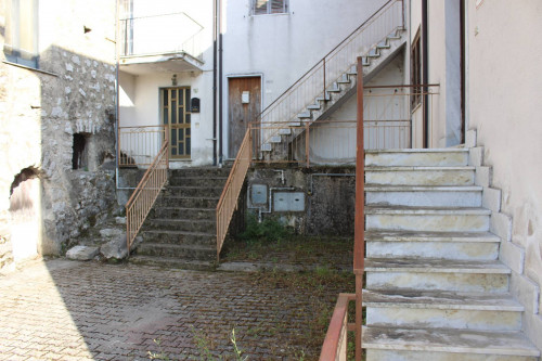 Casa semi-indipendente in vendita a Pietrastornina (AV)