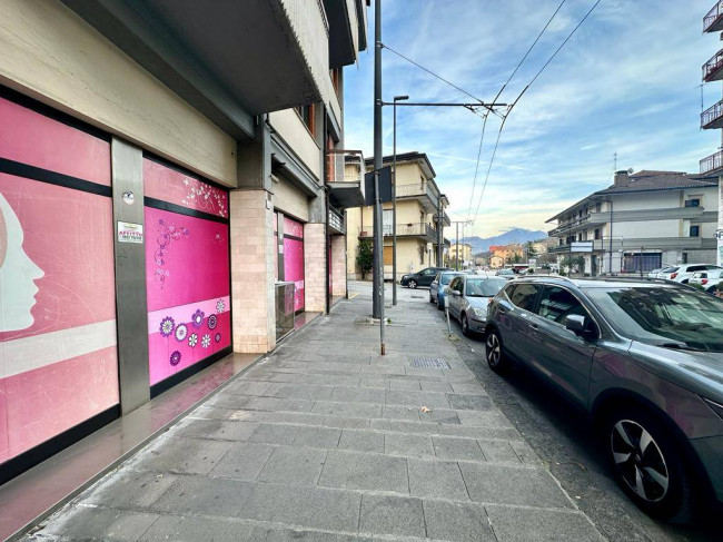 Fondo commerciale in affitto a Avellino (AV)