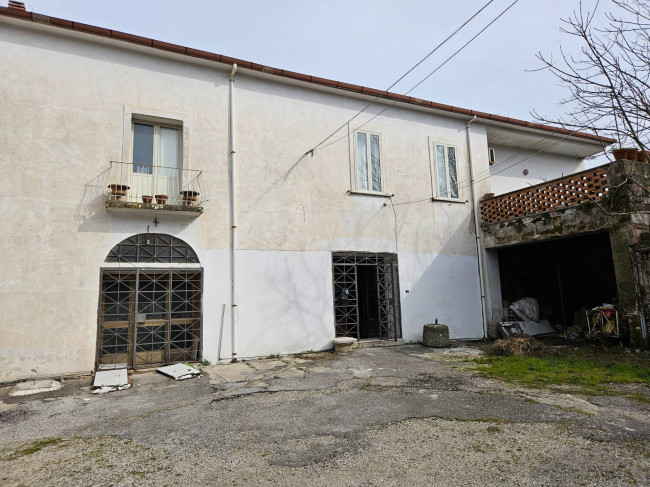 Casa semi-indipendente in vendita a Calvi Risorta (CE)