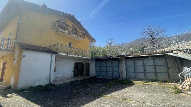 Casa semi-indipendente in vendita a Summonte (AV)
