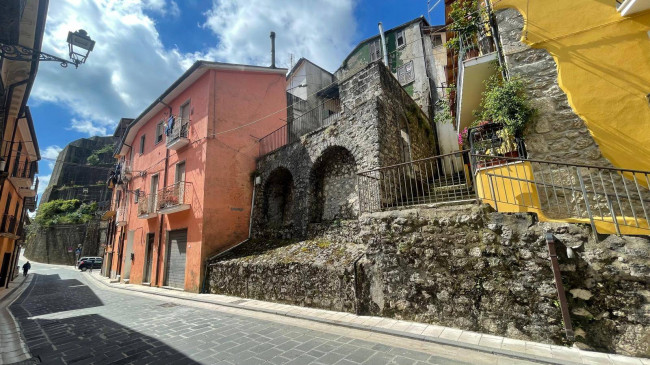 Casa semi-indipendente in vendita a Sant'angelo A Scala (AV)