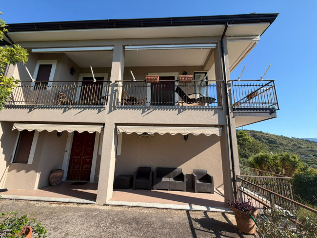 Villa trifamiliare