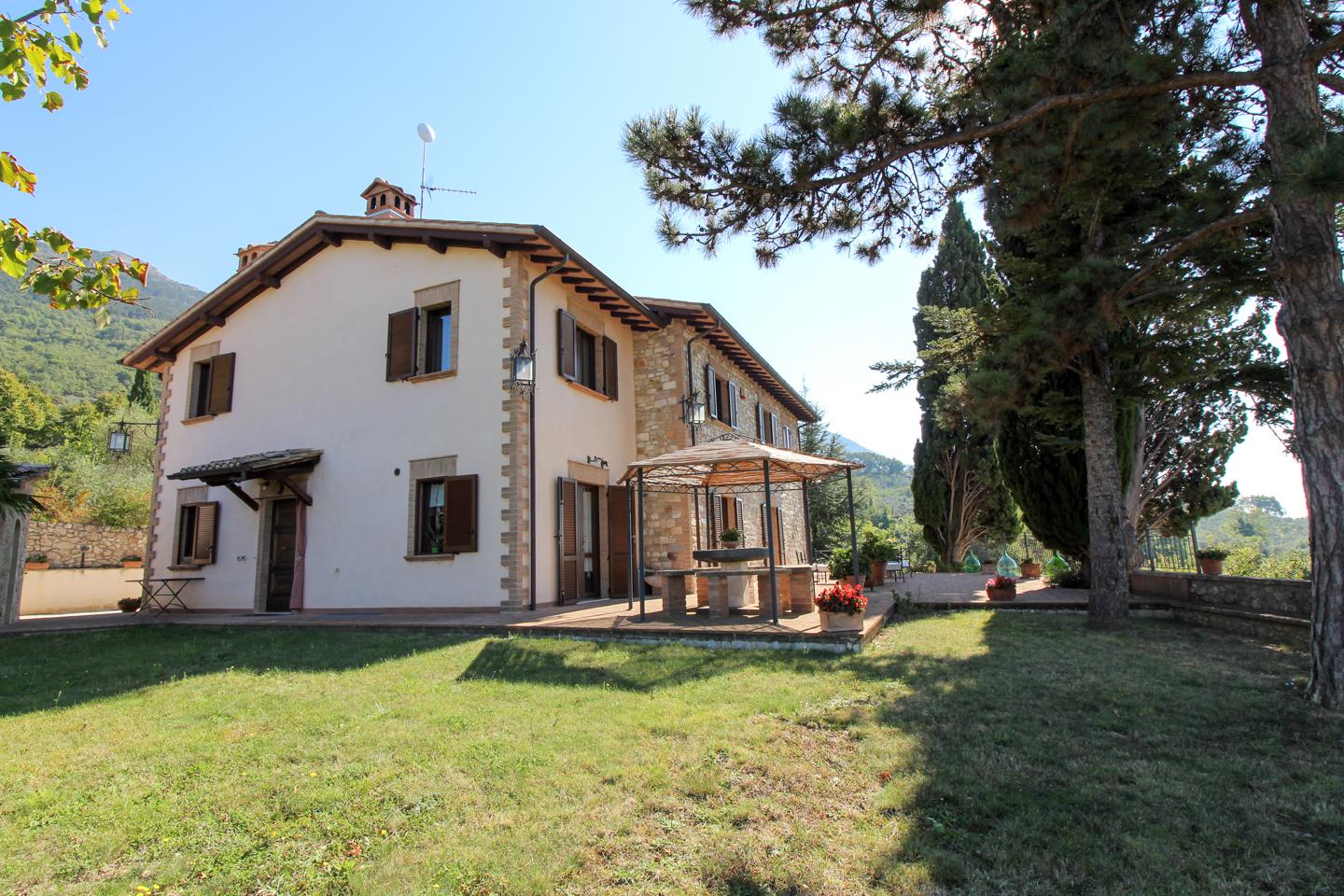 Villa in vendita a Assisi - Zona: Viole.