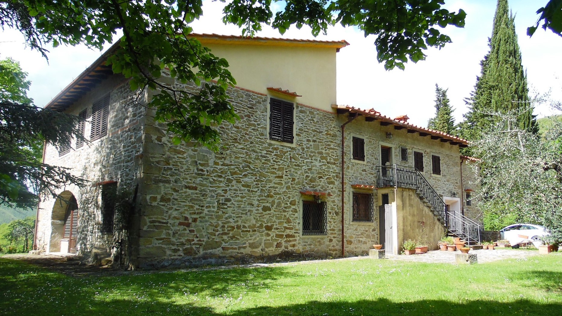Villa LONDA vendita  Caiano (Chiesa)  Coldwell Banker FRG & Partners