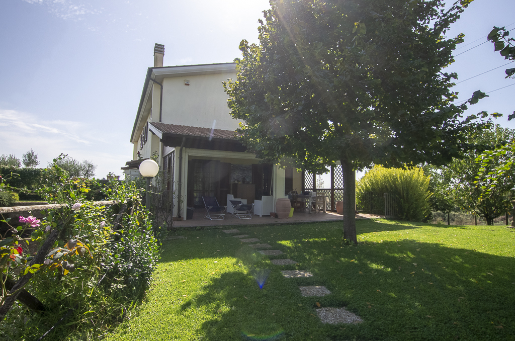 Villa Bifamiliare BRACCIANO vendita    Coldwell Banker Futura Group