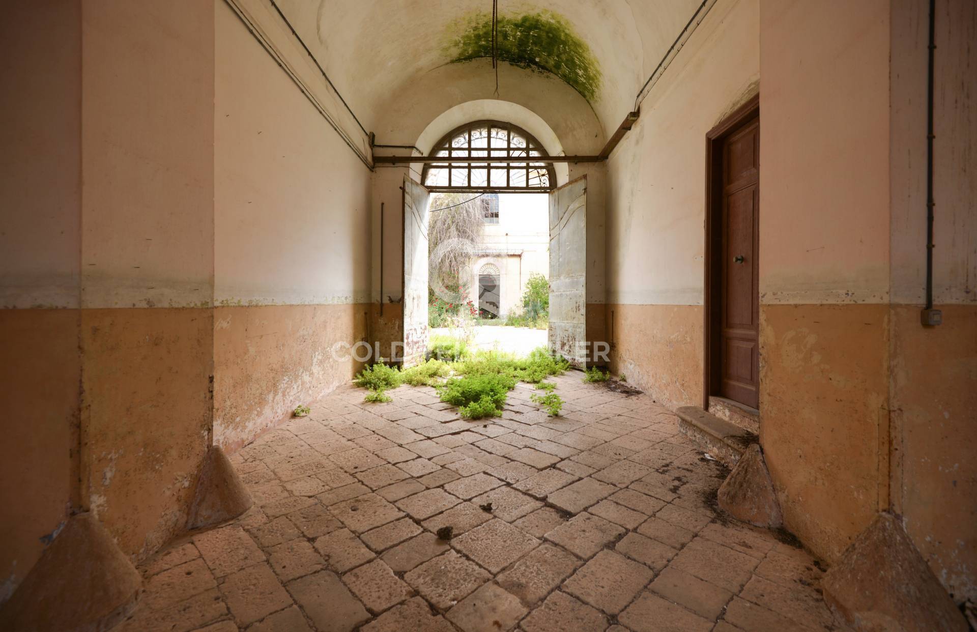 Stabile intero - Palazzo ALESSANO vendita    Coldwell Banker Bodini International Real Estate