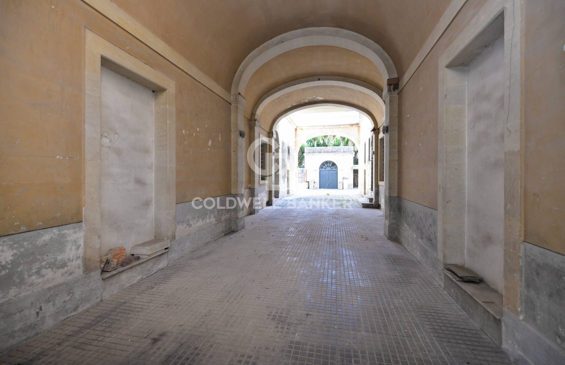 Stabile intero - Palazzo MAGLIE vendita    Coldwell Banker Bodini International Real Estate