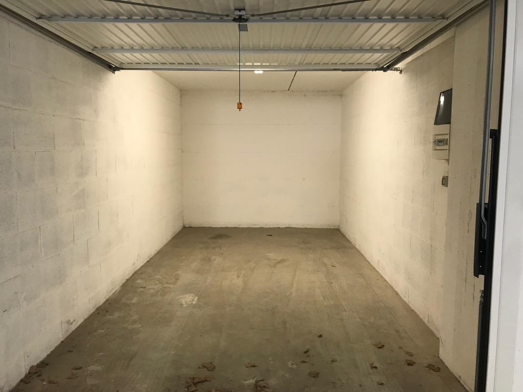Garage / Box in vendita a Roma - Zona: Ostiense