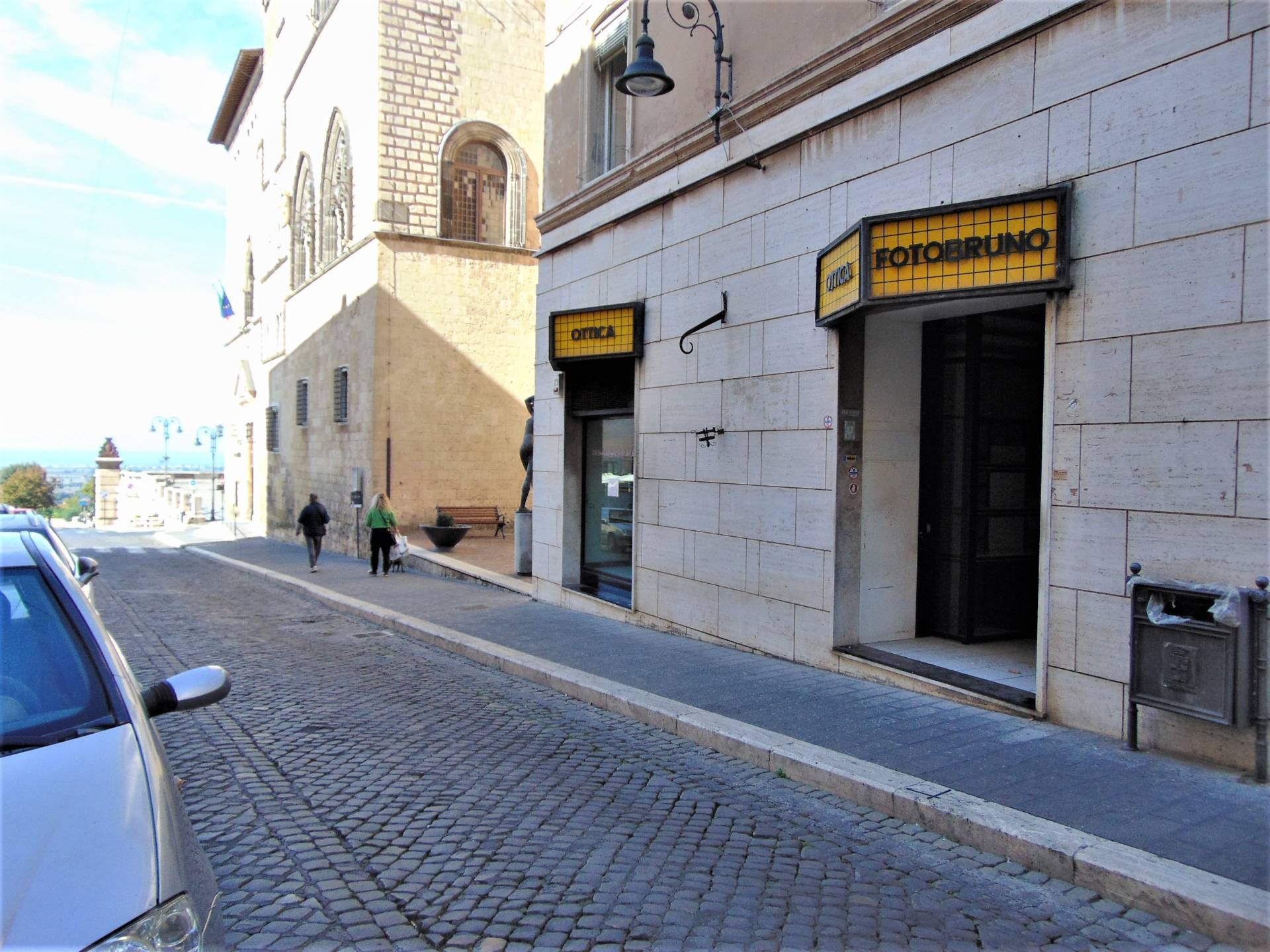 Locale commerciale in affitto/vendita a Tarquinia - Zona: Centro Storico