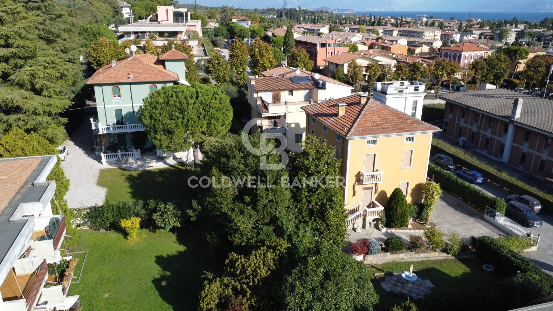 Villa In Vendita A Desenzano Del Garda Cod. CBI119-1337-204