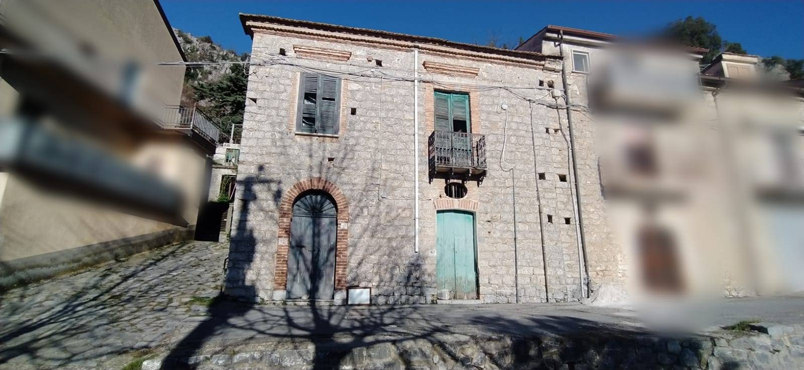 Casa semi-indipendente in vendita a Roccagloriosa (SA)