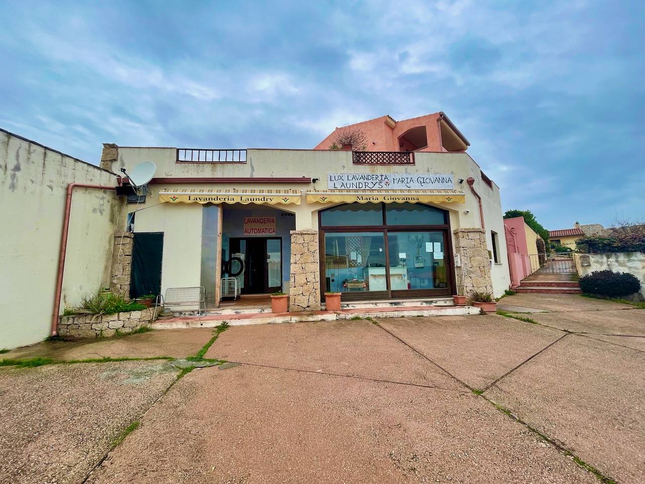 Locale commerciale in vendita a Arzachena