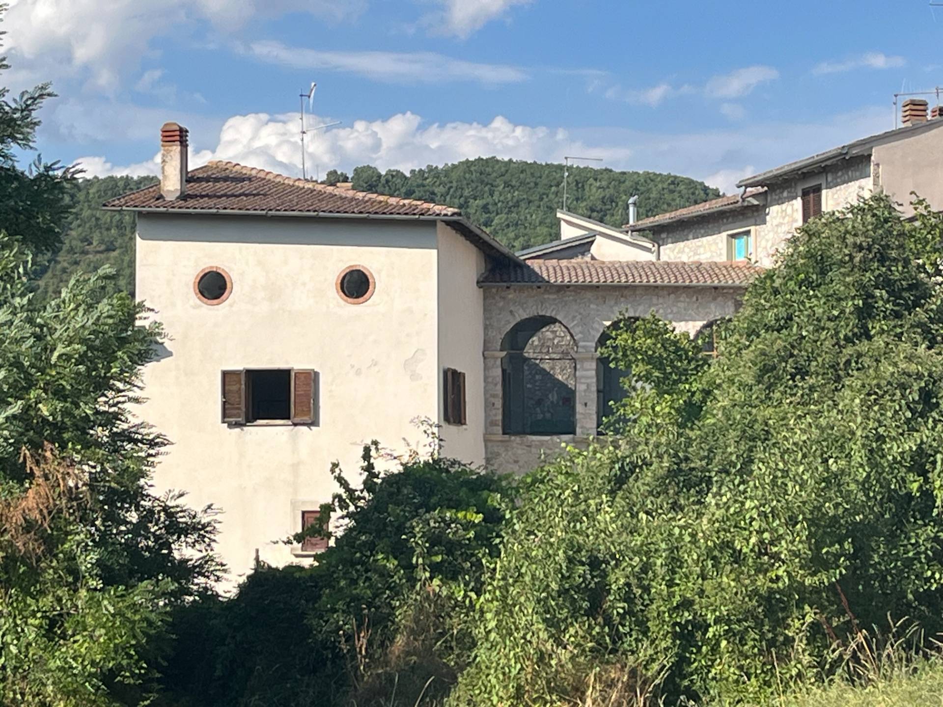 Bi/Tri/Quadrifamiliare in Vendita a Perugia