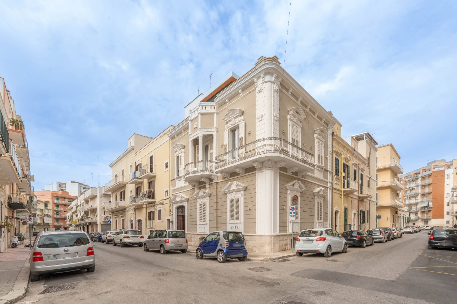 Palace for Sale in Monopoli Ref. CBI09416963607