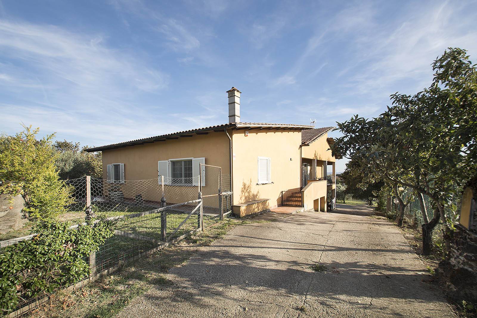 Casa semi-indipendente in vendita a Caprarola (VT)